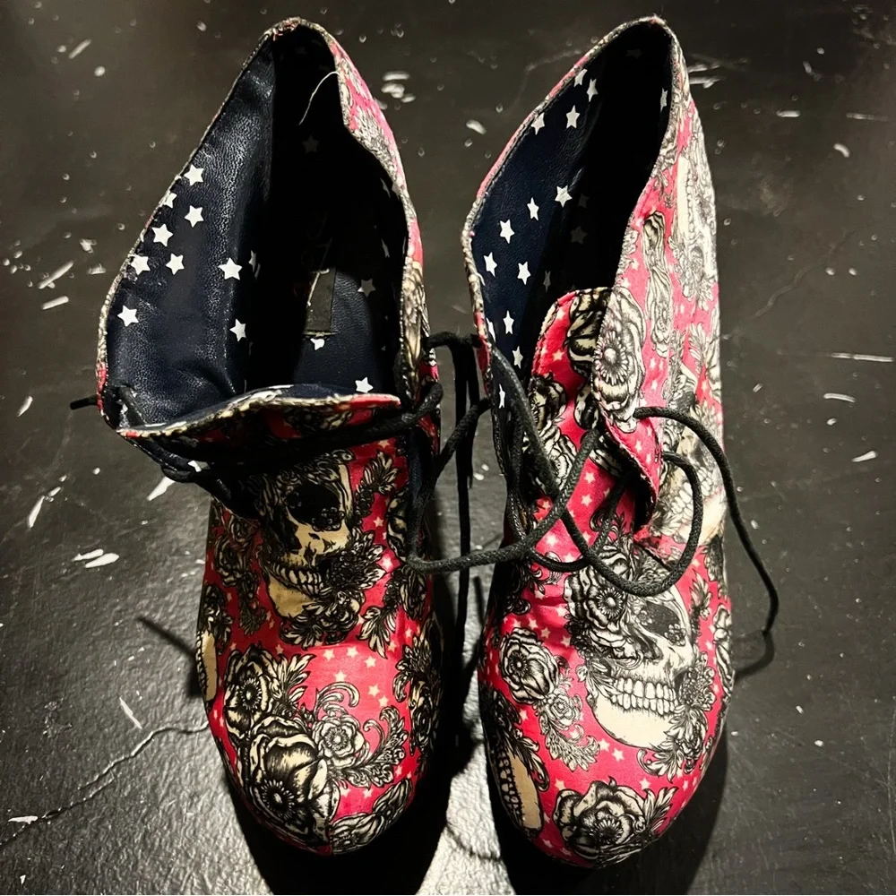 Iron Fist Laced Wedges Skull & Roses Shoes - Picture 2 of 4